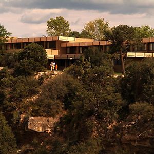 Thunderbird Lodge